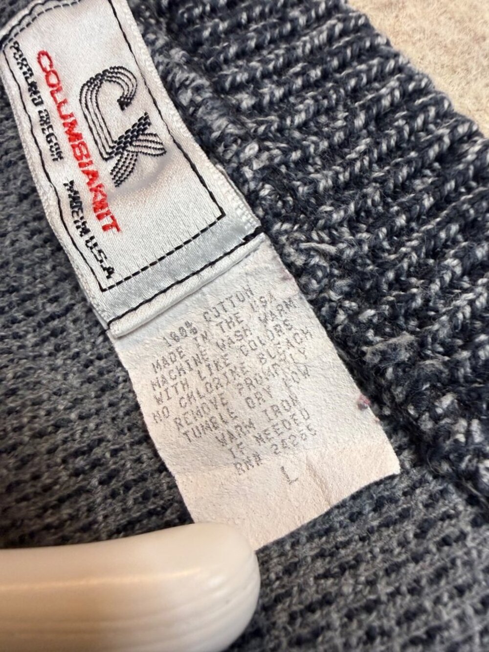 Vintage 90s Columbia Knit Made in USA Grey V-neck Sweater Men's Large - Picture 4 of 8